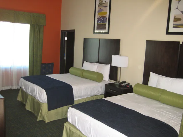 غرفة قياسية بسريرين كوين بإطلالة على المدينة، Cityview Inn And Suites 2/5