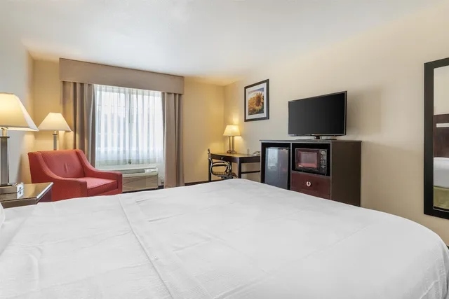 Standard, Queen Bed, Best Western Parsons Inn 1/6