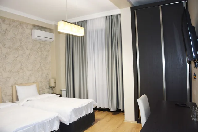 غرفة ديلوكس بسريرين منفصلين بإطلالة على المدينة، Eleon Boutique Hotel 1/6