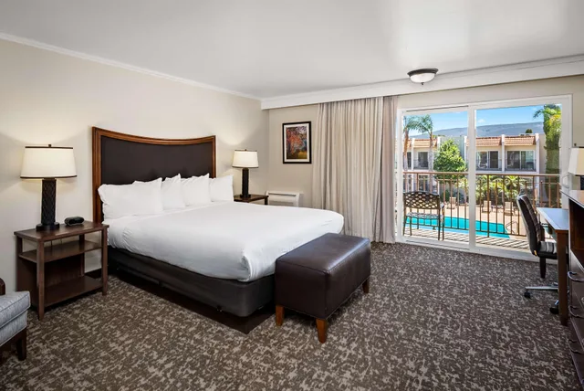 غرفة قياسية بسرير كينج، Best Western Plus Royal Oak Hotel 2/9