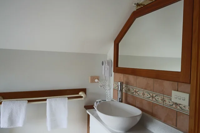 Spa, Suite, Queen Bed، Swansea Cottages & Motel Suites 5/10
