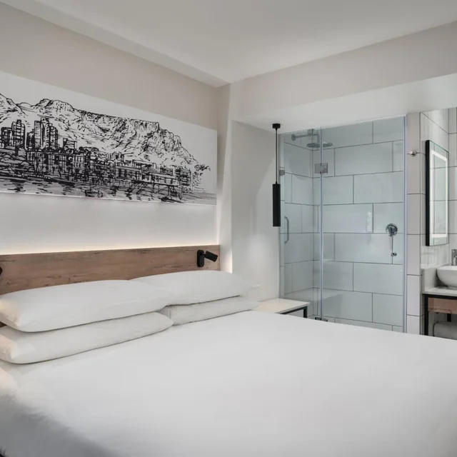 غرفة بسرير كوين، Protea Hotel by Marriott Cape Town Sea Point 10/17