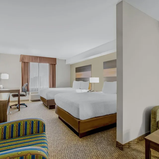 جناح ديلوكس بسرير كوين، Days Inn & Suites By Wyndham Lindsay 4/10