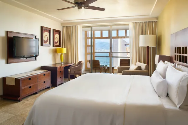 جناح بانورامي بسرير كينج بإطلالة على البحر مع أريكة، WESTIN RESORT AND SPA PUERTO VALLARTA 3/7