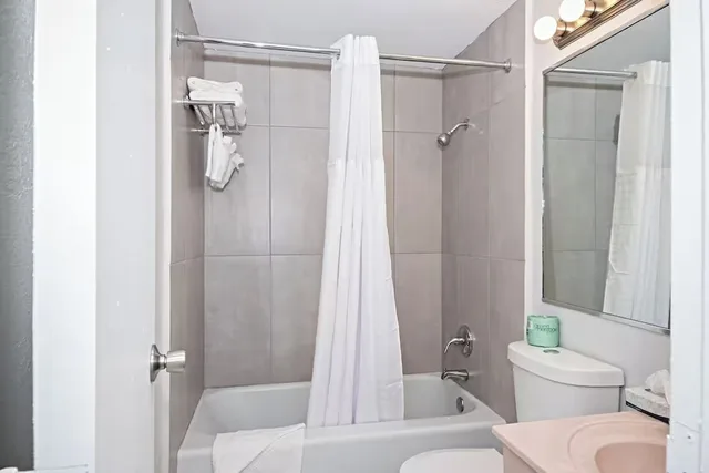 غرفة قياسية بسرير كينج لذوي الإعاقة، Motel6 Altamonte Springs, FL 4/4