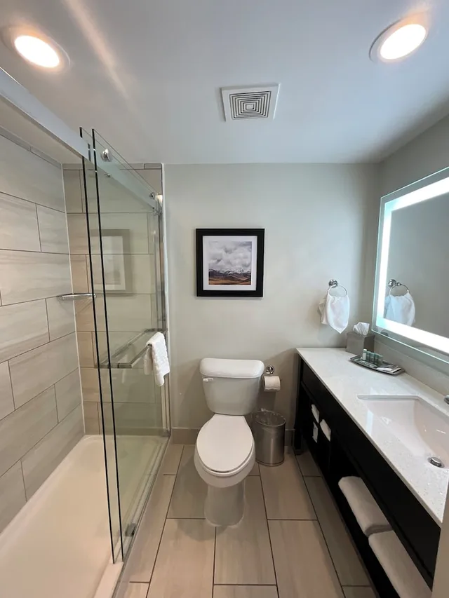غرفة قياسية بسرير كينج بمطبخ صغير، Best Western Denver East 5/6