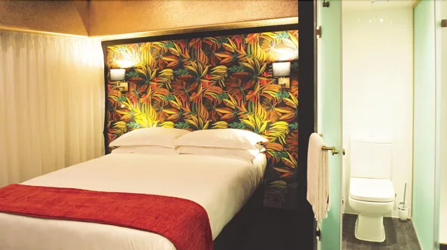 Room, Queen Bed, Signature Lux Hotel By Onomo Foreshore 2/2