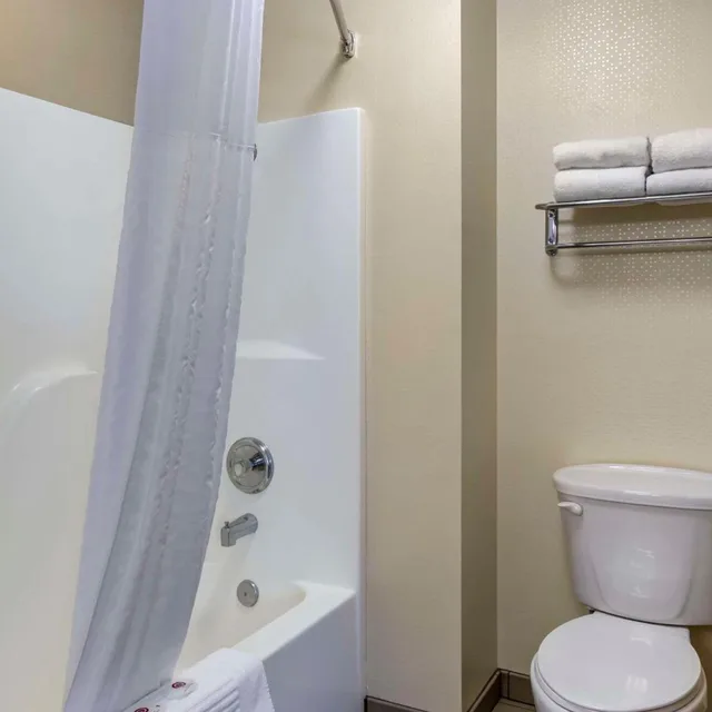 غرفة بسرير كينج مع أريكة، Comfort Inn Bozeman near University 3/4