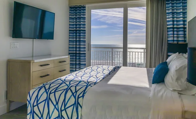 2 Bedrooms, Suite, King and Queen Bed, Gulf Front, 2 Bathrooms, Sofa، Provident Oceana Beachfront Suites 3/5