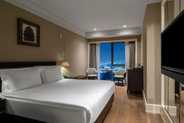French, Executive, City View، Windsor Hotel & Convention Centre Istanbul 1/4