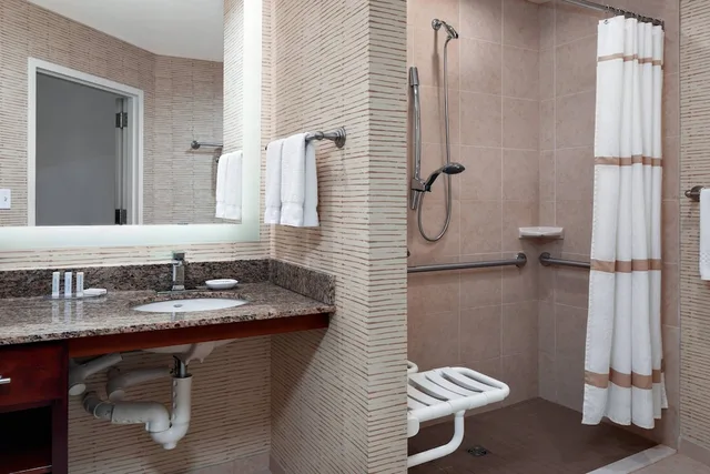 جناح بسريرين مزدوجين بإطلالة على النهر بغرفتي نوم، Residence Inn by Marriott Cincinnati Downtown/The Phelps 4/4