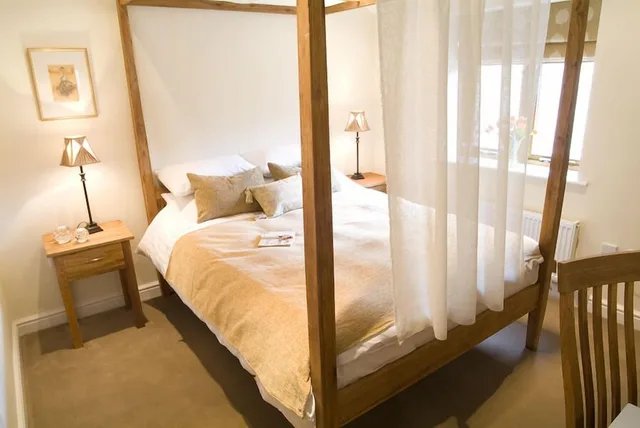 1 Bedroom, Luxury, Cottage, King Bed, Kitchen, Garden Area، Longlands Inn And Restaurant 3/10