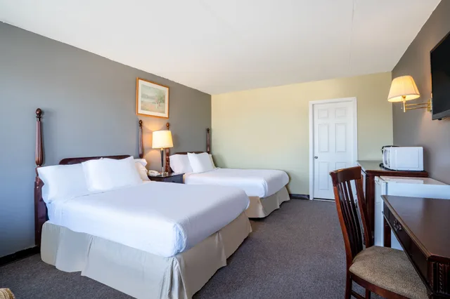 غرفة بسريرين مزدوجين، Thriftlodge by Wyndham Regina North 2/5