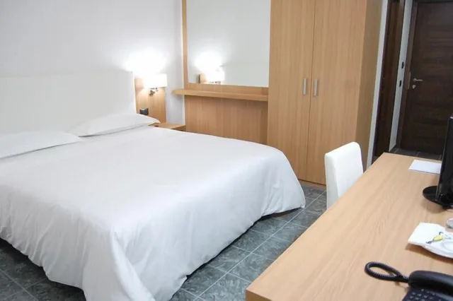 غرفة قياسية بسرير مزدوج وسرير فردي، Vea Resort Hotel 6/10
