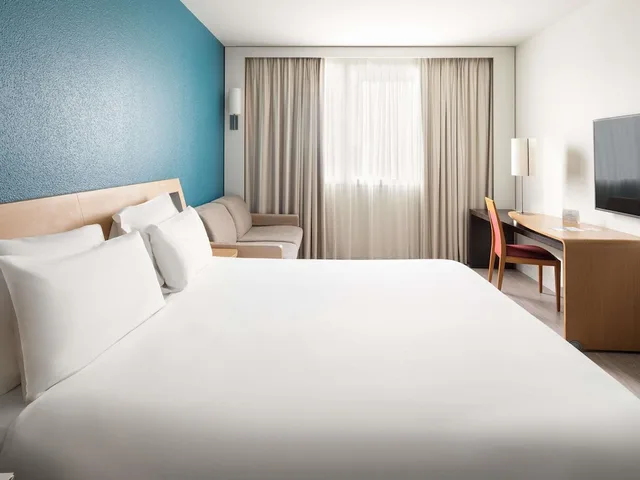 غرفة كلاسيكية بسرير كوين مع أريكة، Novotel Barcelona Cornella Hotel 1/4