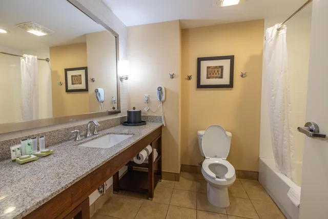 جناح بسريرين كوين، Akwesasne Mohawk Casino Resort 3/4