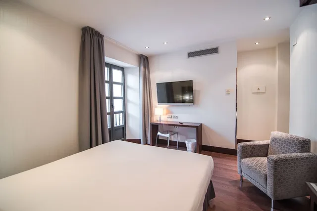 غرفة قياسية بسرير كوين، Petit Palace Marques Santa Ana 2/6