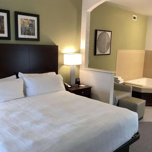غرفة بسرير كينج بجاكوزي، Best Western Celina 3/10