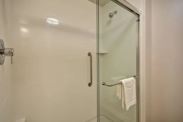 غرفة بسرير كينج مع أريكة، Hampton Inn And Suites Charleston Airport 2/2