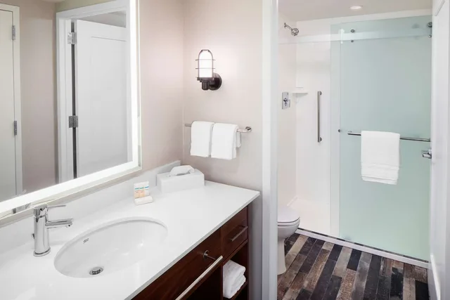 1 Bedroom, Suite, 2 Queen Beds, Water View، Homewood Suites By Hilton Boston Seaport Ma 4/6