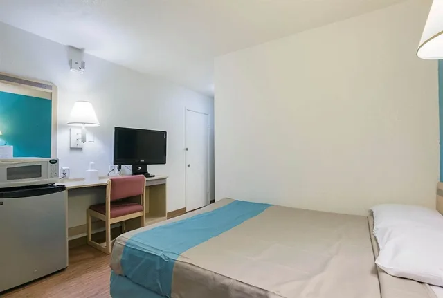 جناح بسرير كوين لذوي الإعاقة، Motel6 Rochester, MN 5/9