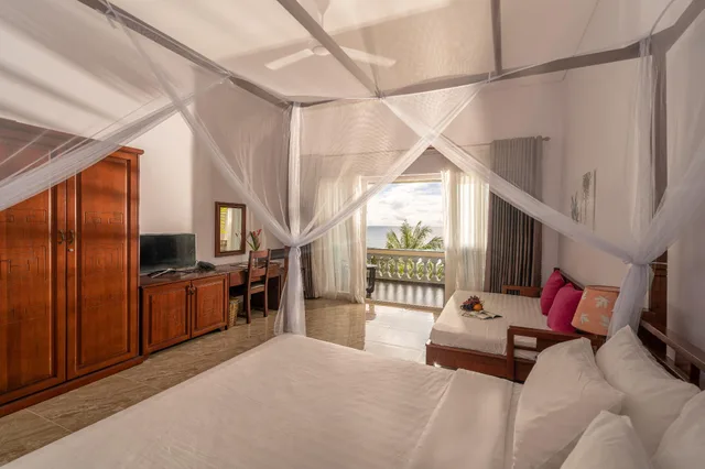 غرفة بانورامية بإطلالة على البحر بشرفة، Sea Sense Resort 1/1