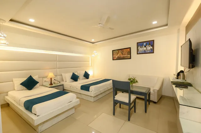 غرفة ديلوكس بسرير كينج، HOTEL KRISHNA DELUXE 1/3