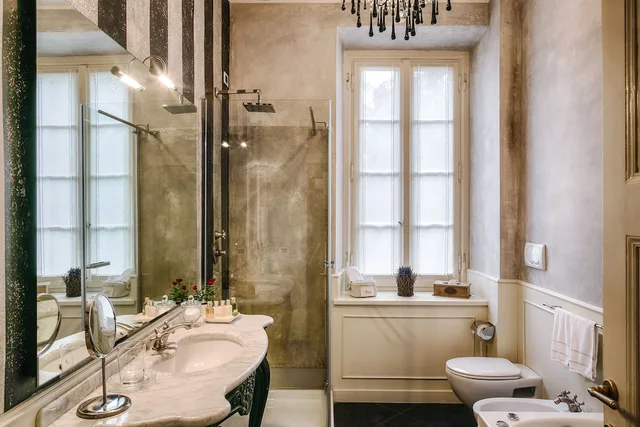 جناح بريميوم بسرير كوين بإطلالة على البحيرة بشرفة مع أريكة، Relais Villa Vittoria 2/2
