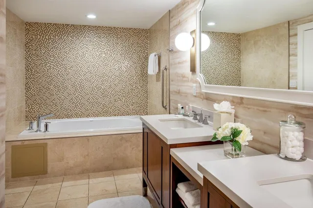 جناح رئاسي بسريرين كينج بغرفتي نوم، PEORIA MARRIOTT PERE MARQUETTE 2/3