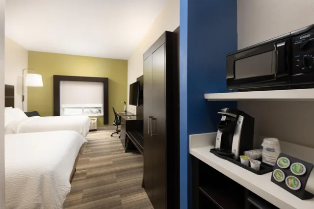 غرفة قياسية بسريرين كوين بحوض استحمام لذوي الإعاقة، Holiday Inn Express Hotel Suites Chattanooga Hixson 3/4