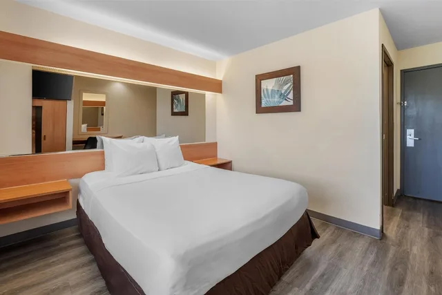 Standard, Queen Bed, Surestay By Best Western Sacramento South Natomas 3/7