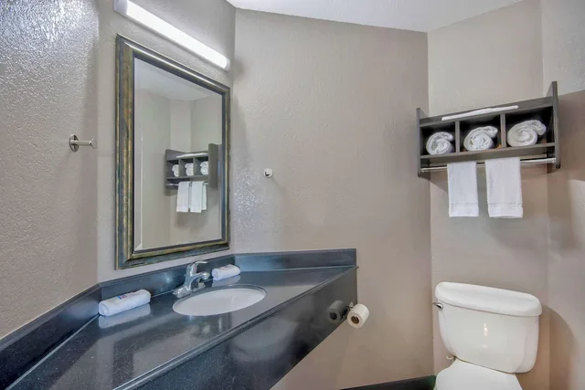 غرفة قياسية بسريرين مزدوجين لذوي الإعاقة، Motel6 Harlingen, TX 7/8