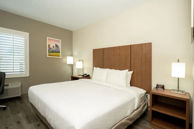 غرفة قياسية بسرير كينج لذوي الإعاقة، Best Western Houston Bush Intercontinental Airport 2/4