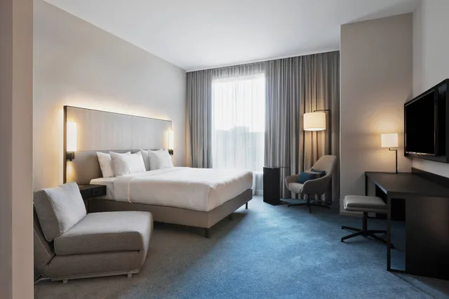 غرفة سوبيريور بسرير كينج، Courtyard by Marriott Freiburg 2/6