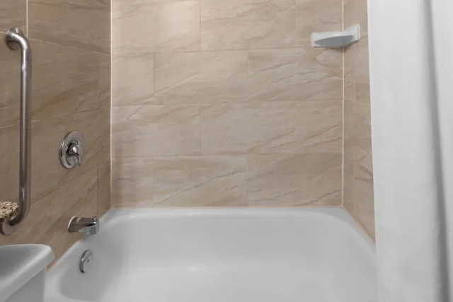 جناح استوديو بسرير كينج بإطلالة على النهر، Ramada by Wyndham Arnprior 5/6