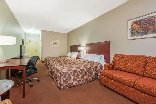 غرفة بسريرين مزدوجين، Howard Johnson by Wyndham Toronto Downtown West 3/4