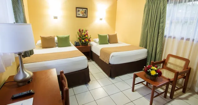 غرفة قياسية بسريرين منفصلين، Best Western Las Mercedes Airport 6/10