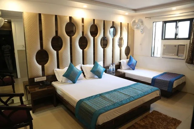 غرفة ديلوكس ثلاثية بسرير كينج وسرير فردي، Hotel Glow Inn 4/6