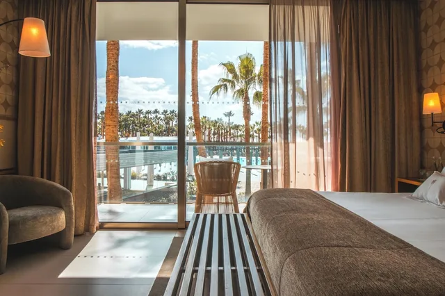 غرفة سوبيريور بسرير مزدوج بإطلالة على المسبح مع أريكة، Wine & Books by the sea - Algarve Resort 3/9