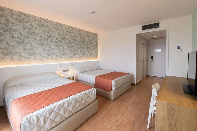 Park, Standard, 2 Double Beds، Hotel Piramide Salou 1/7