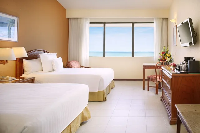 غرفة بسرير مزدوج بإطلالة على البحر، Occidental Tucancun 5/7