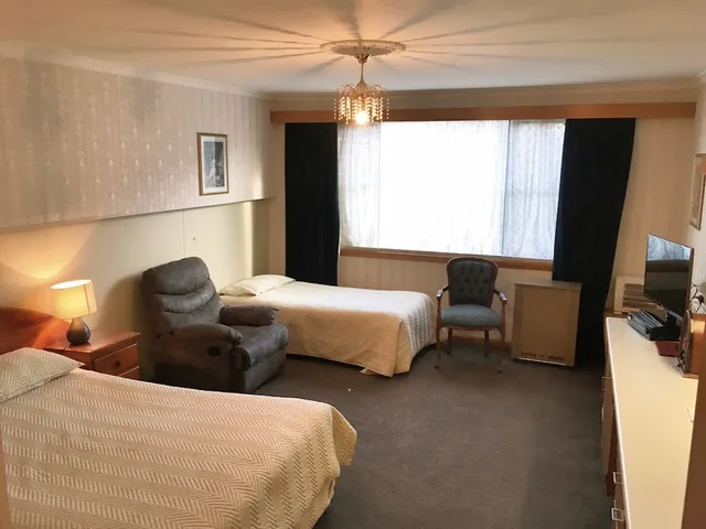 غرفة قياسية ثلاثية بسرير كوين وسرير فردي، MOTEL MAYFAIR ON CAVELL 1/5