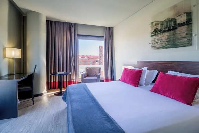 غرفة ديلوكس بسريرين منفصلين بإطلالة على النهر، Melia Ria Aveiro 2/5