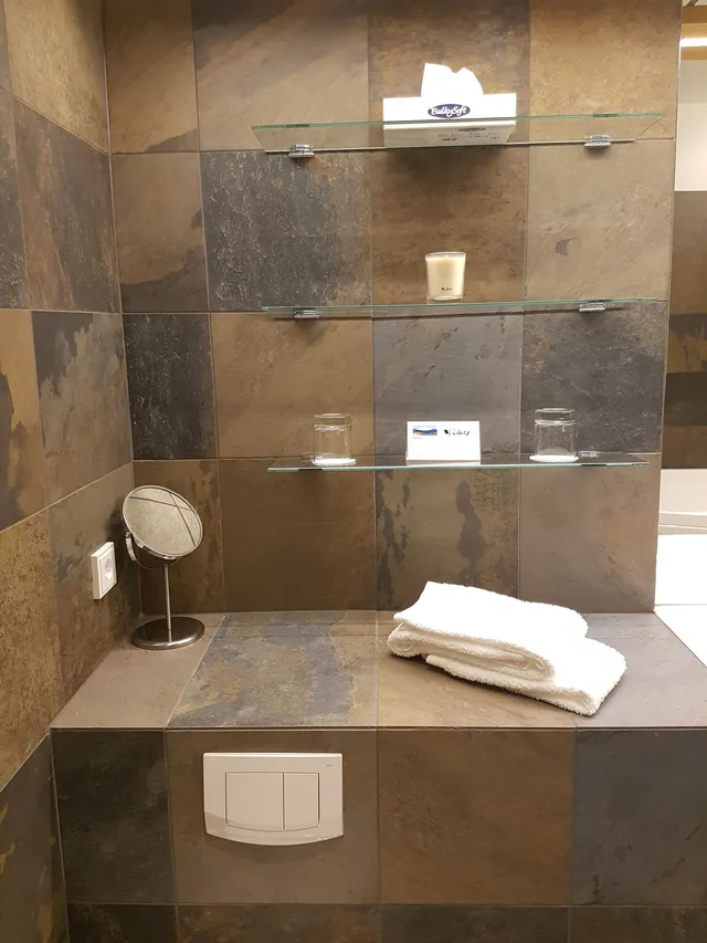 غرفة سوبيريور بسرير كينج مع أريكة، Hotel Husafell 2/2