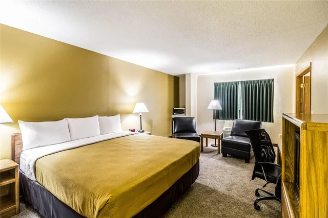 جناح بسريرين كوين، Econo Lodge Valley City, ND 1/2