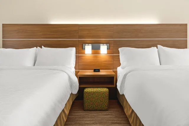 Standard, 2 Queen Beds, Extra Floor Space، Holiday Inn Express Hotel Suites Willows 3/4