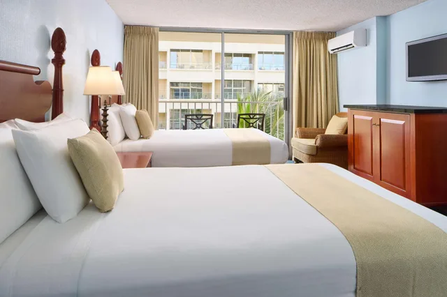 Studio, Kitchenette, 2 Lanais, Ewa Hotel Waikiki 1/3