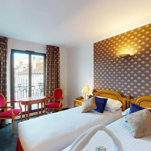 غرفة سوبيريور بسريرين منفصلين بإطلالة على المدينة، Sun Riviera Hotel 1/6