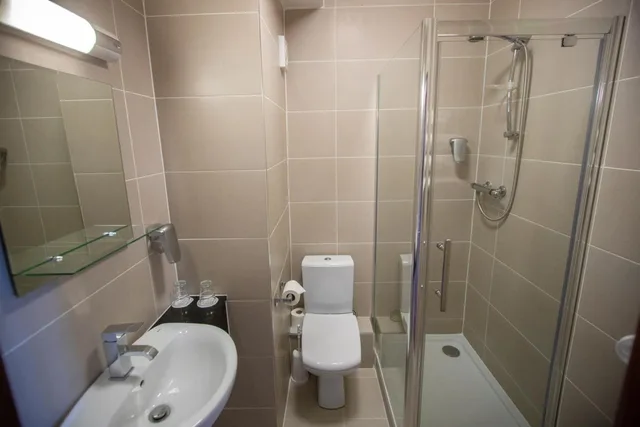 Room, Twin Beds, West County Hotel 9/10