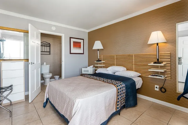 غرفة ديلوكس بسرير كوين، Boardwalk Hotel Charlee Beach House Rentals 4/7